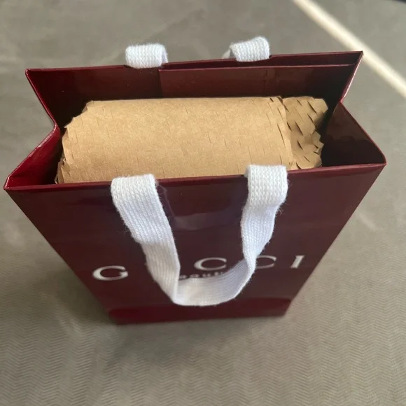 Gucci Le Magnétisme Volumizing Mascara - Picture 3 of 9